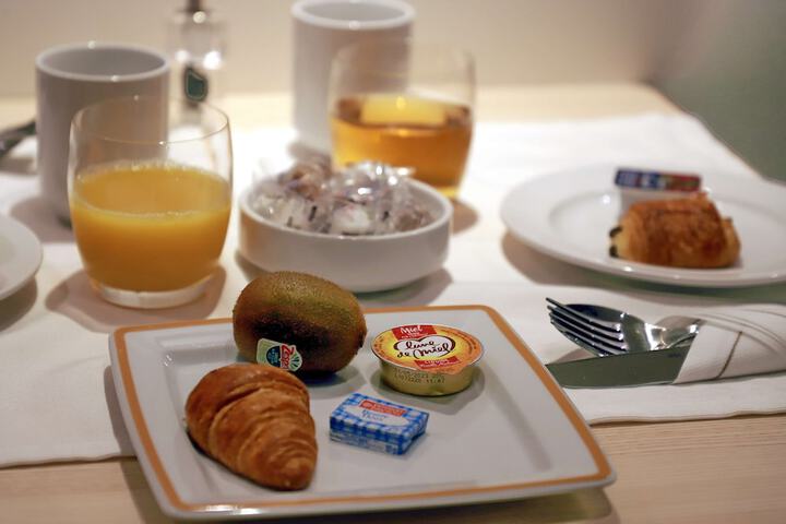 Breakfast/Coffee Service 60 of 64