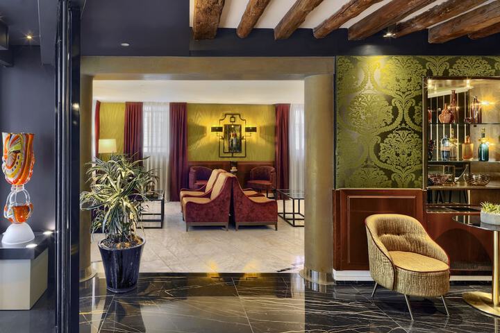 Guest Lobby