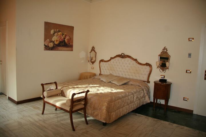 Room 6 of 22