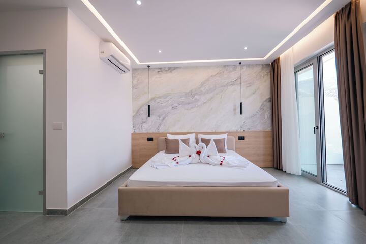 Room 10 of 35
