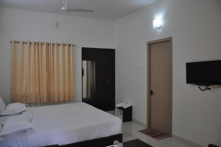 Room 4 of 5