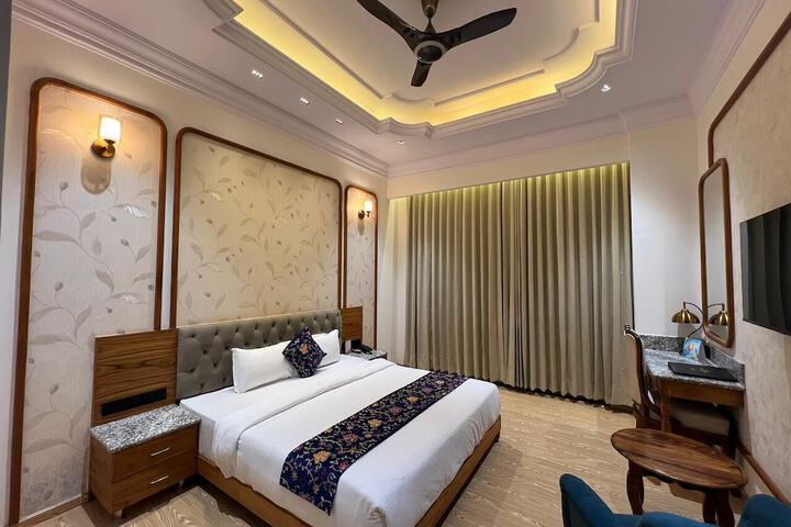 Room 9 of 20