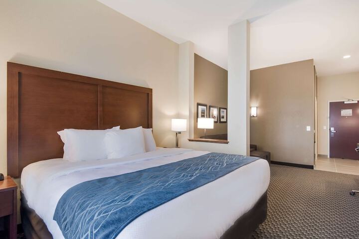 Standard | King Bed (4 of 28)