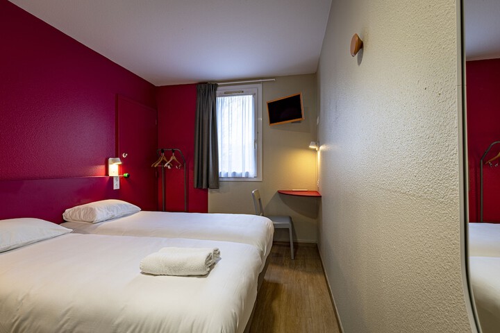 Room 10 of 29