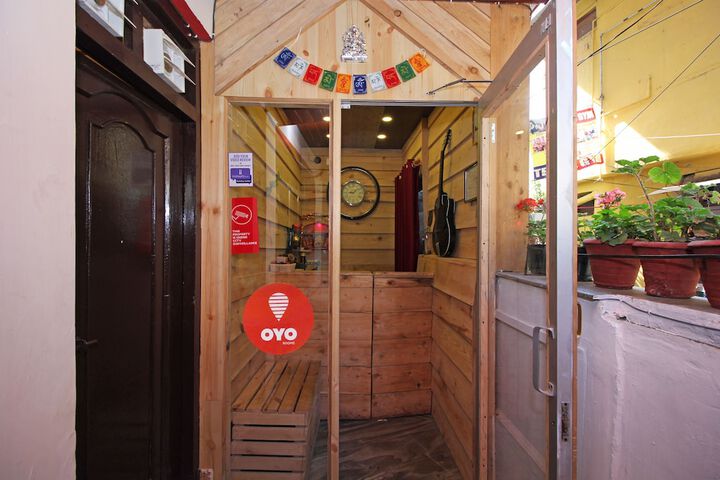 OYO 8793 HOME STAY NEAR MALL ROAD
