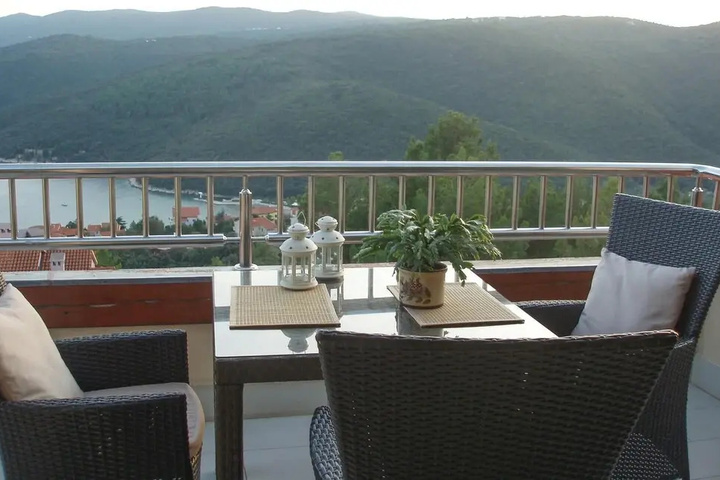 Terrace/Patio 3 of 10