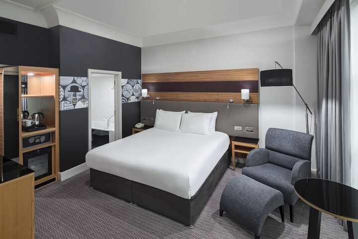 Room 17 of 103