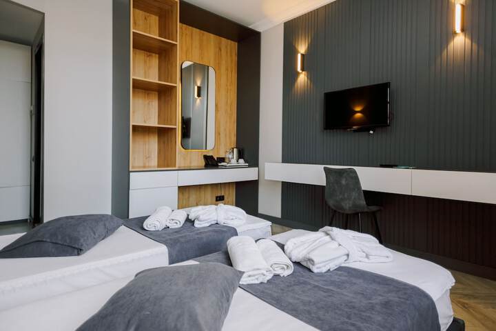Room 25 of 43