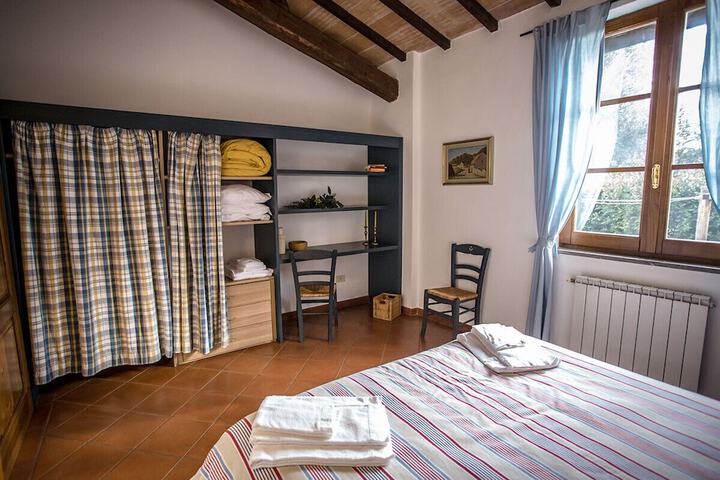 Room 29 of 143