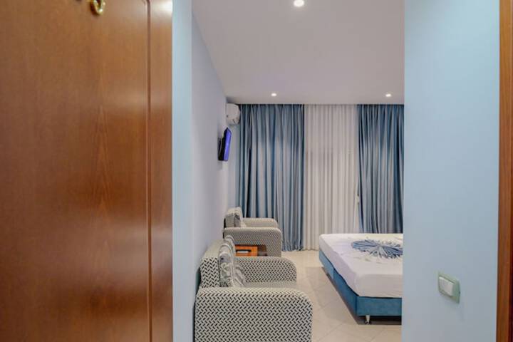 Room 52 of 101