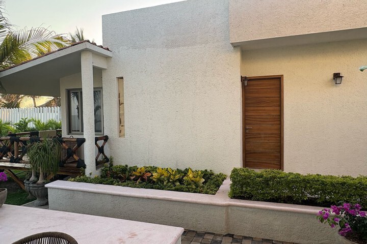 Room 4 of 83