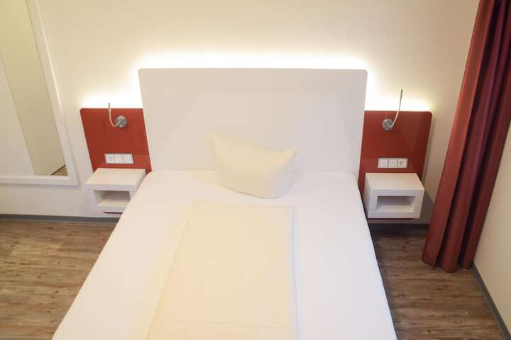 Room 12 of 32