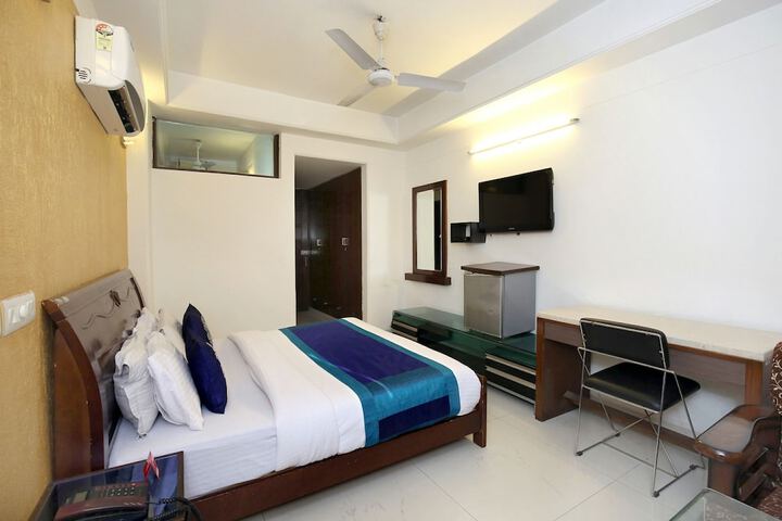 Room 10 of 25