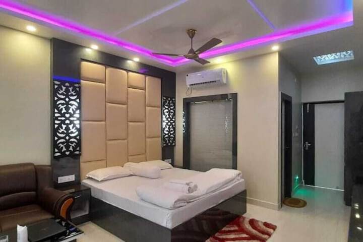 Room 4 of 4