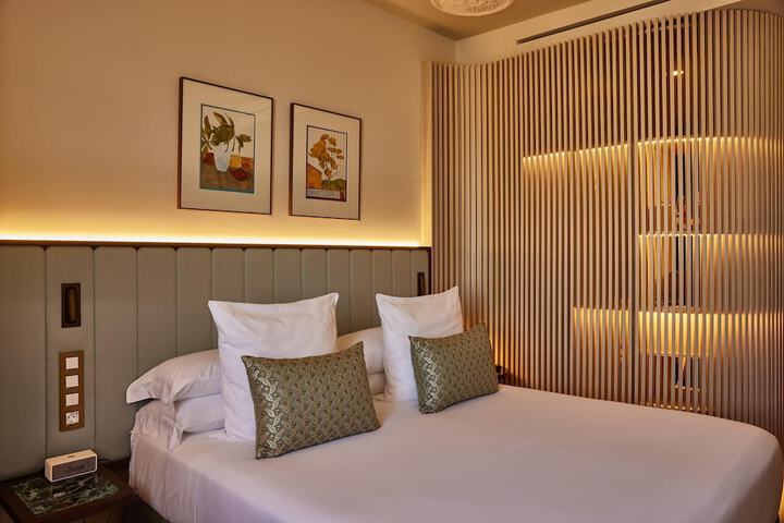 Room 15 of 108