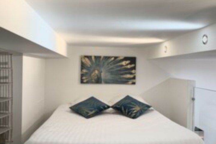 Room 34 of 38