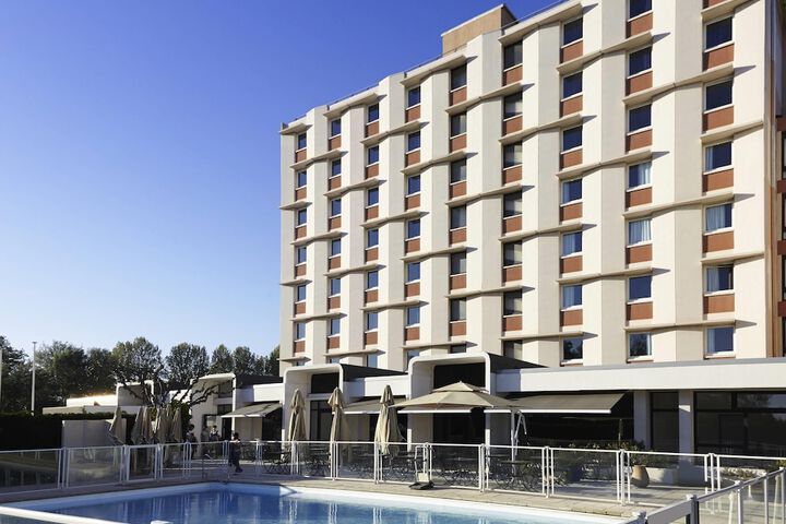 Hotel with Pool