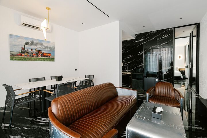 Room 46 of 85