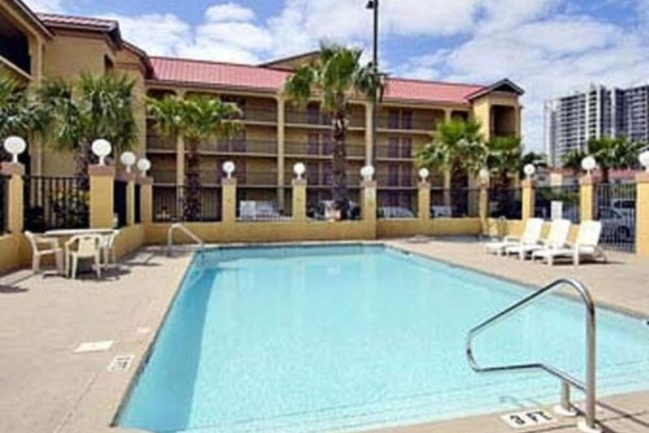 Pool 17 of 20
