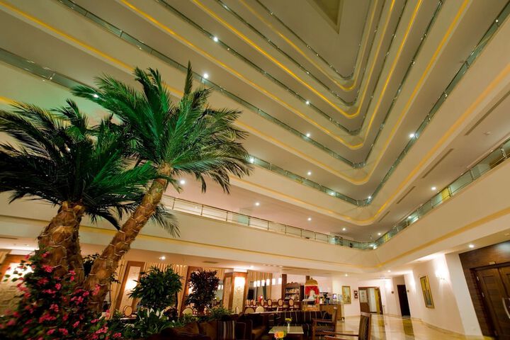 Entrance & Lobby