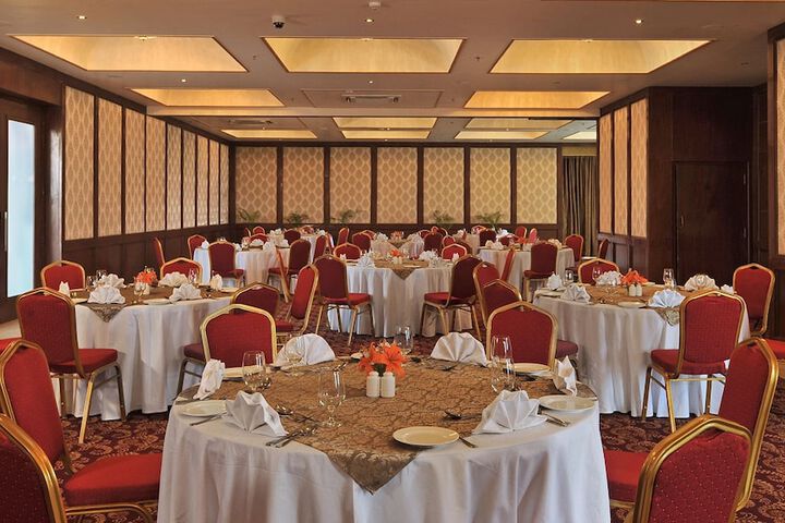 Ballroom/Hall 24 of 40
