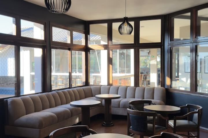 Lounge 57 of 68