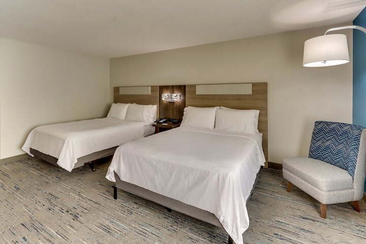 2 Queen Beds (4 of 14)