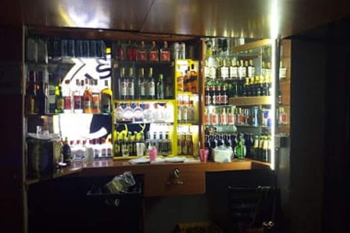 Lounge 9 of 12