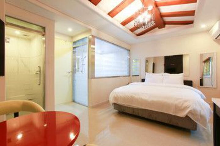 Room 28 of 44