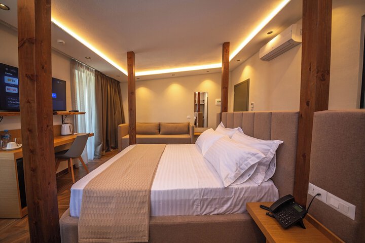 Room 52 of 95