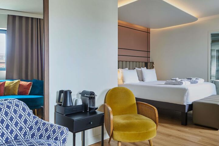 Room 15 of 60