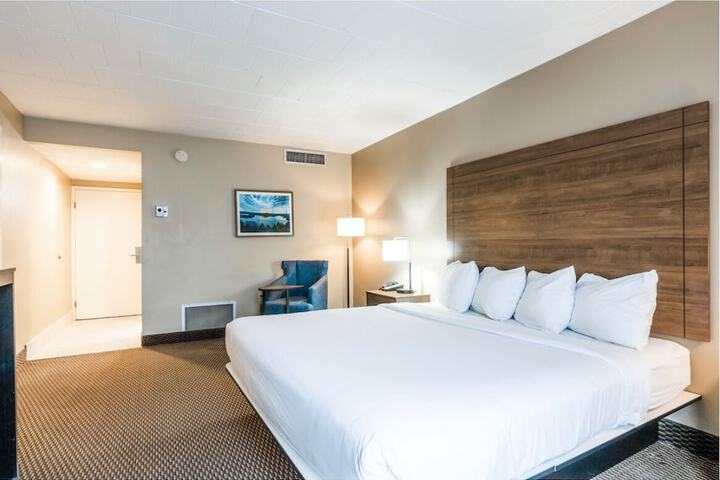 Standard | King Bed (4 of 5)