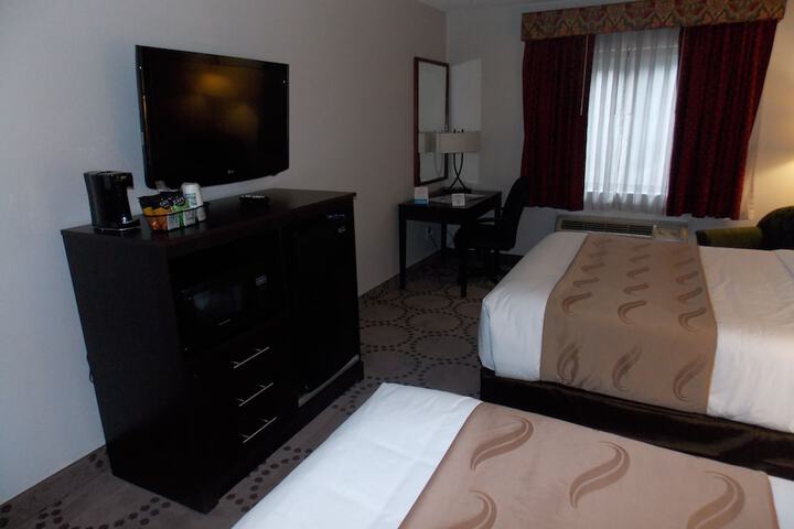 2 Queen Beds (5 of 11)