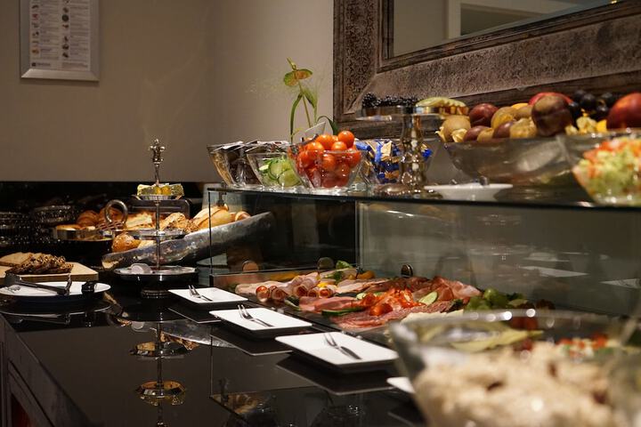 Dining 36 of 50