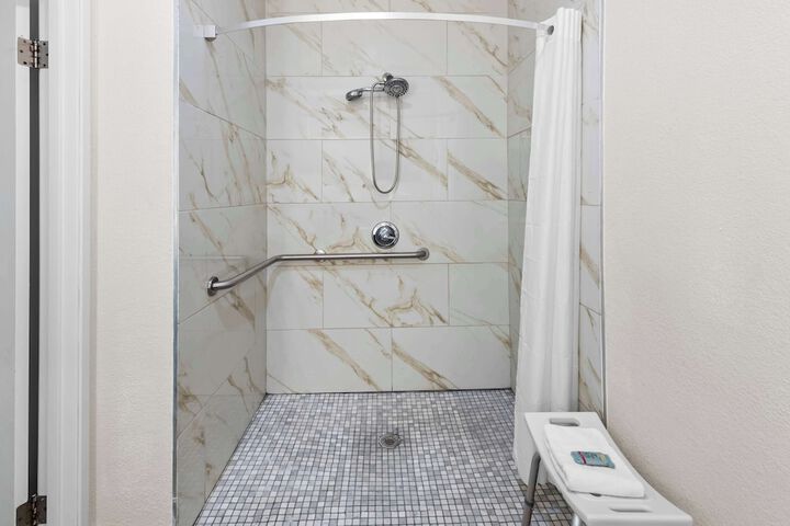 Accessible 1 King Mobility Accessible Roll in Shower Refrigerator Full Breakfast (7 of 18)