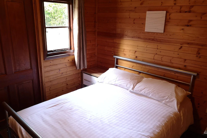 Room 7 of 9