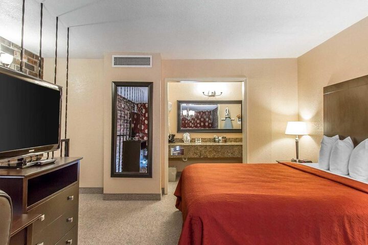 Room 8 of 43