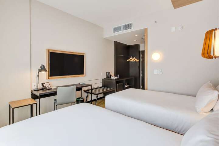 Room 15 of 93