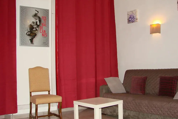 Room 4 of 11