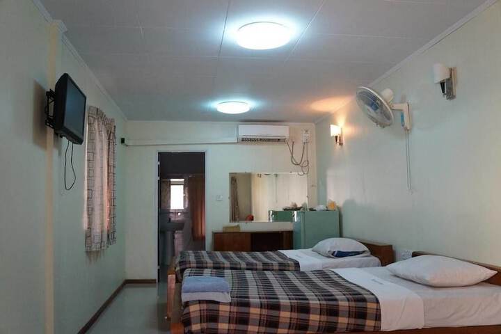 Room 10 of 33