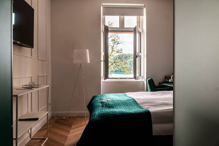 Room 14 of 37