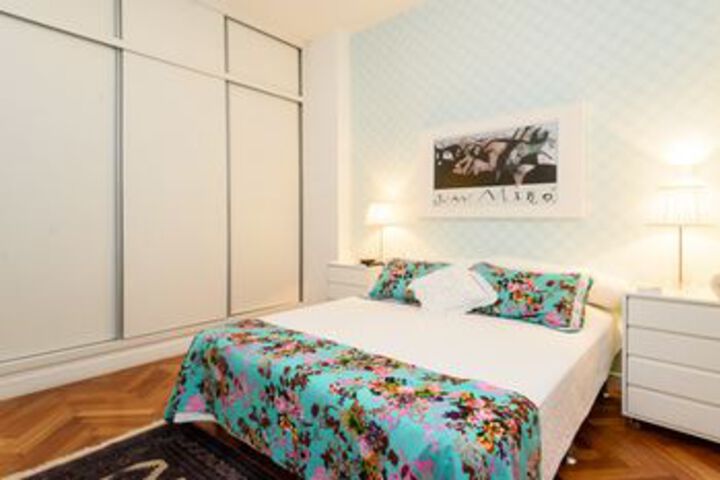 Room 7 of 32