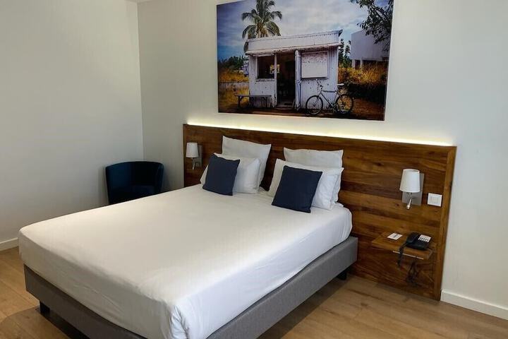 Room 11 of 38