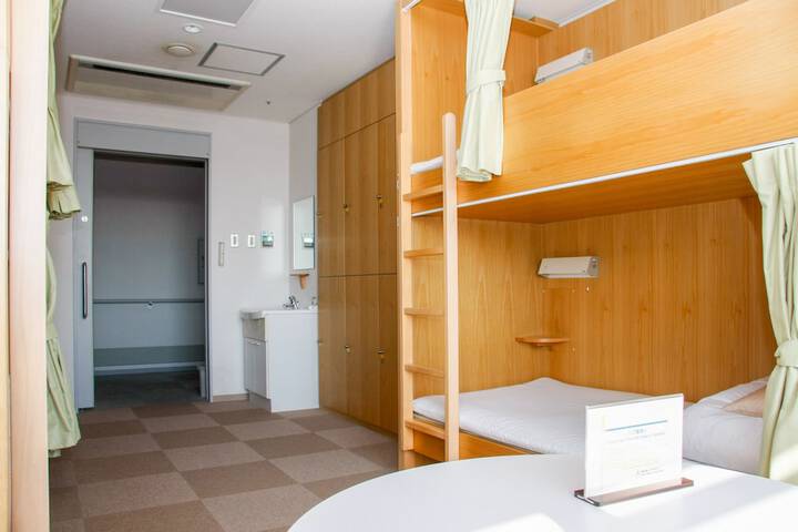Room 5 of 42