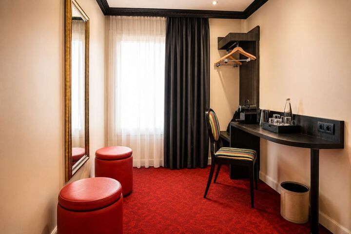 Room 33 of 70