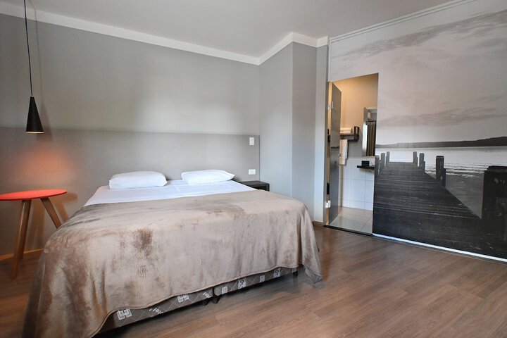 Room 44 of 130