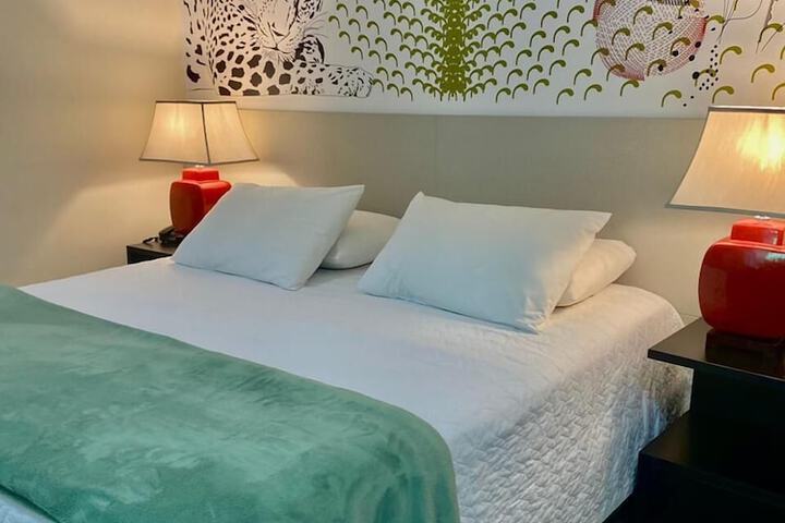 Room 33 of 110