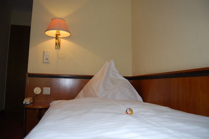 Room 3 of 35