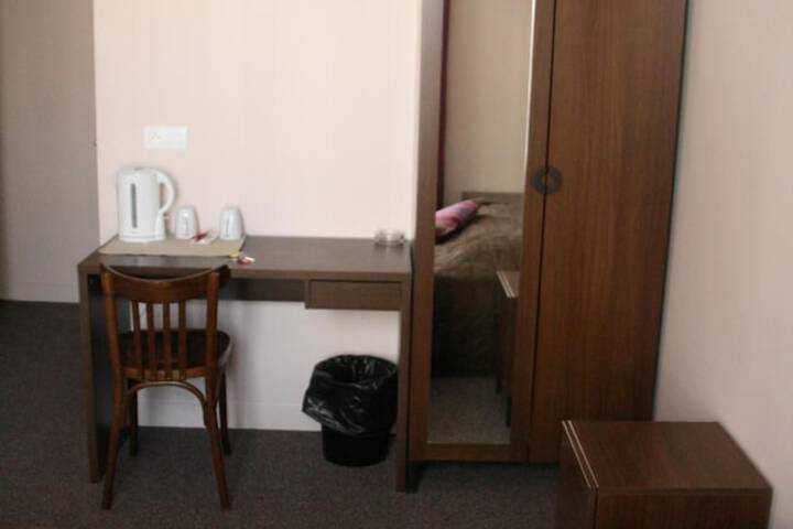 Room 9 of 27