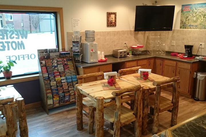 Breakfast/Coffee Service 36 of 40